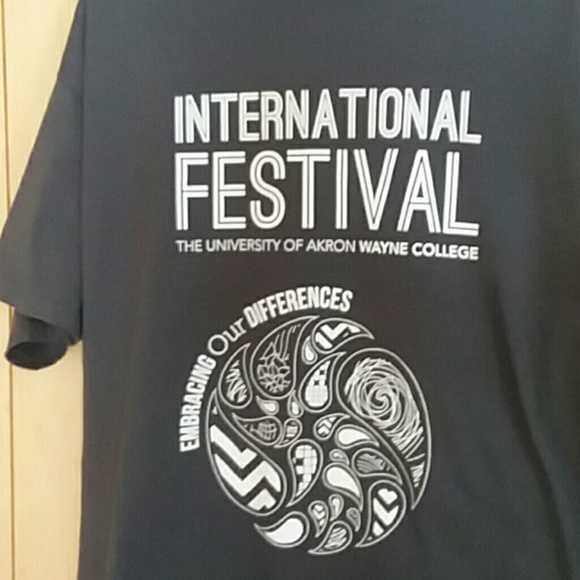 University of Akron International Festival t-shirt - Picture 2 of 4